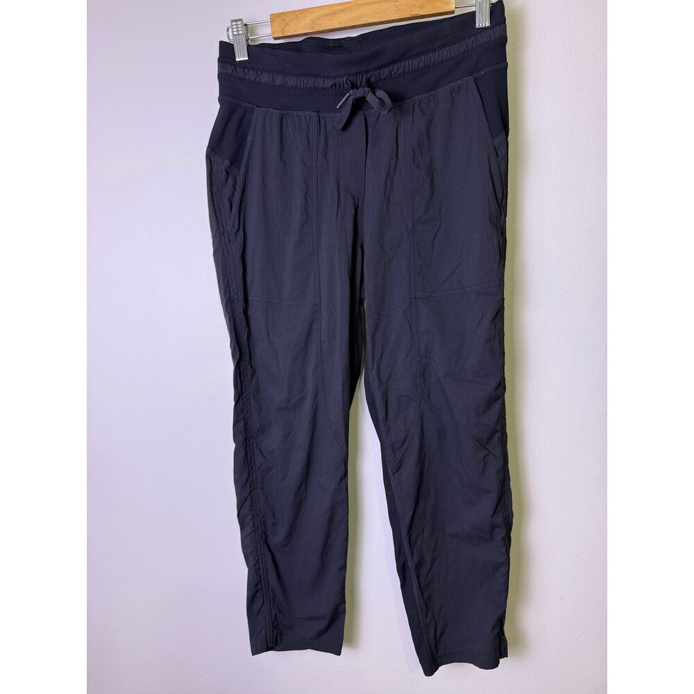 Lululemon Black Drawstring Jogger Pants Cropped Lightweight Athletic Size 6 - Picture 2 of 4